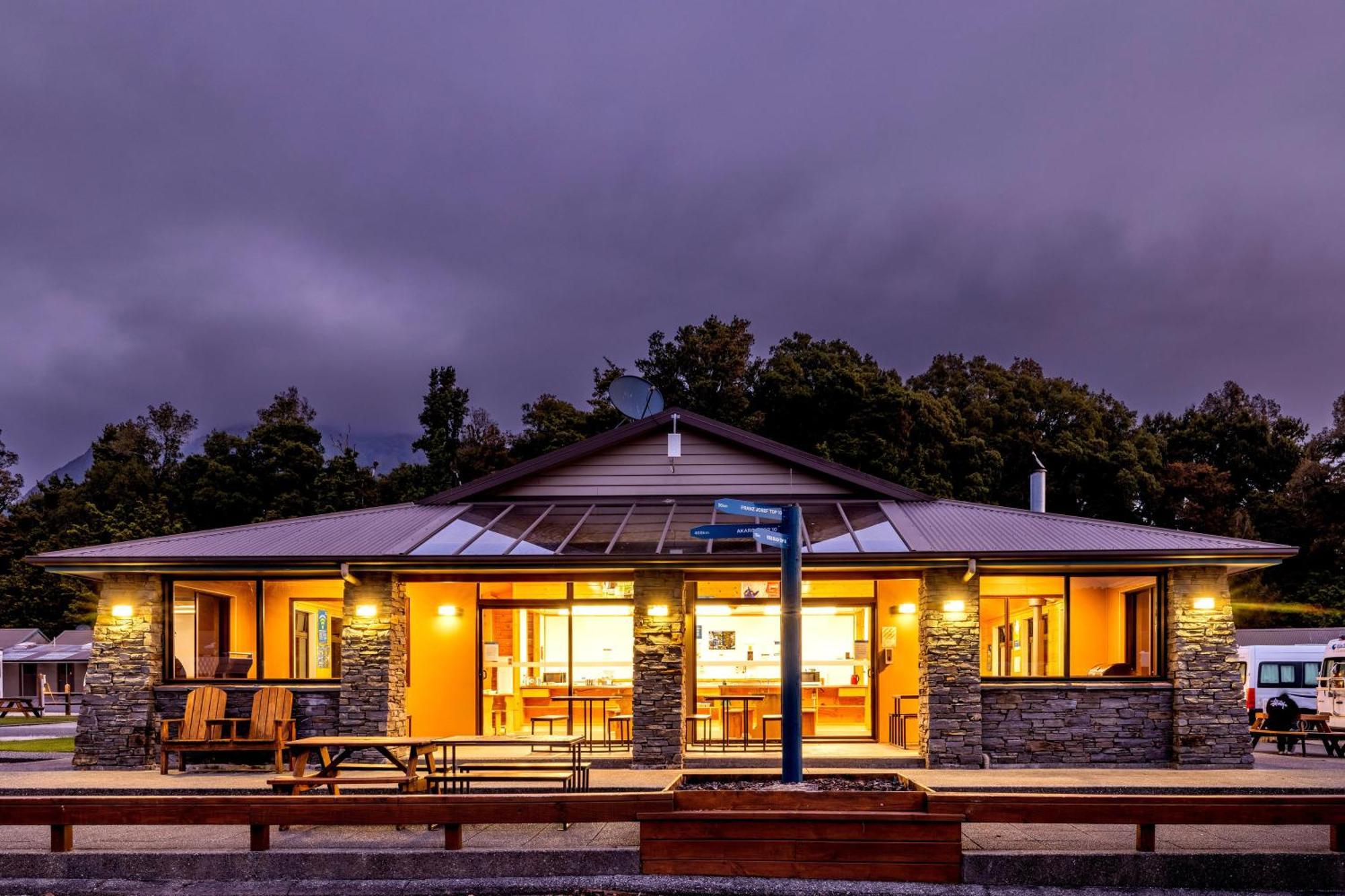 Fox Glacier Top 10 Holiday Park & Motels Экстерьер фото